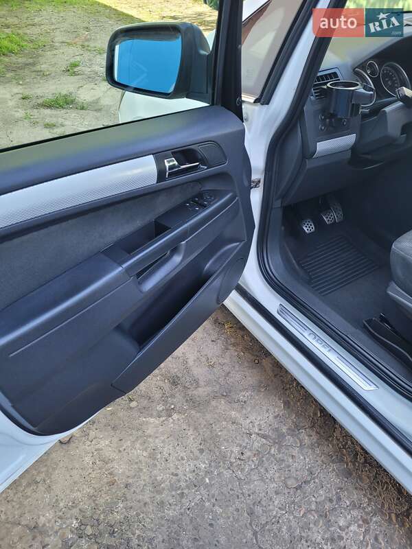 Мінівен Opel Zafira 2011 в Калуші
