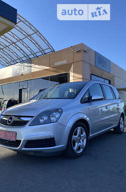 Минивэн Opel Zafira 2007 в Хороле