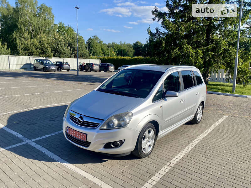 Минивэн Opel Zafira 2008 в Луцке