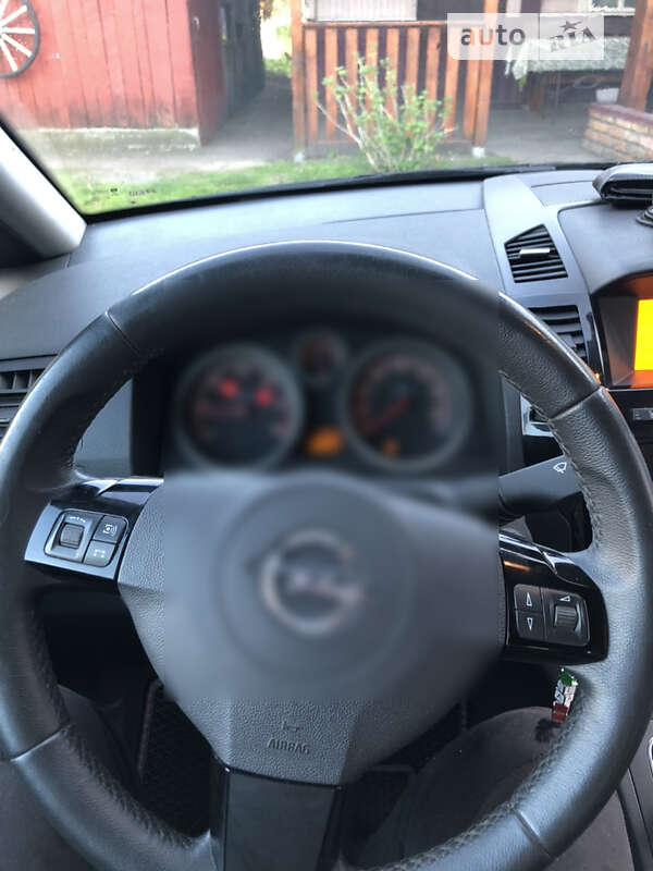 Минивэн Opel Zafira 2013 в Луцке