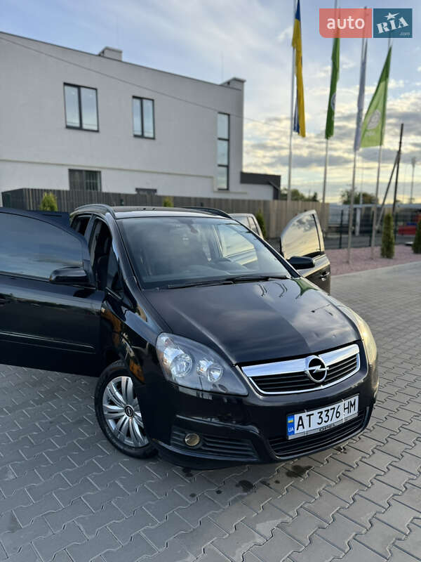 Минивэн Opel Zafira 2006 в Луцке