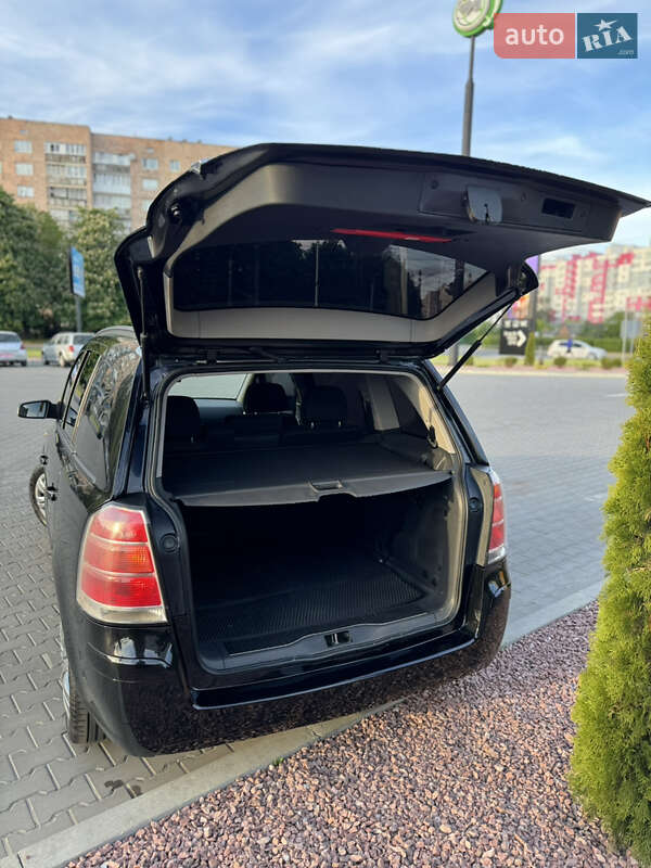 Минивэн Opel Zafira 2006 в Луцке