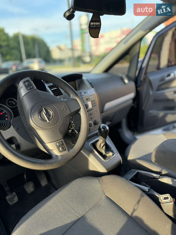 Минивэн Opel Zafira 2006 в Луцке