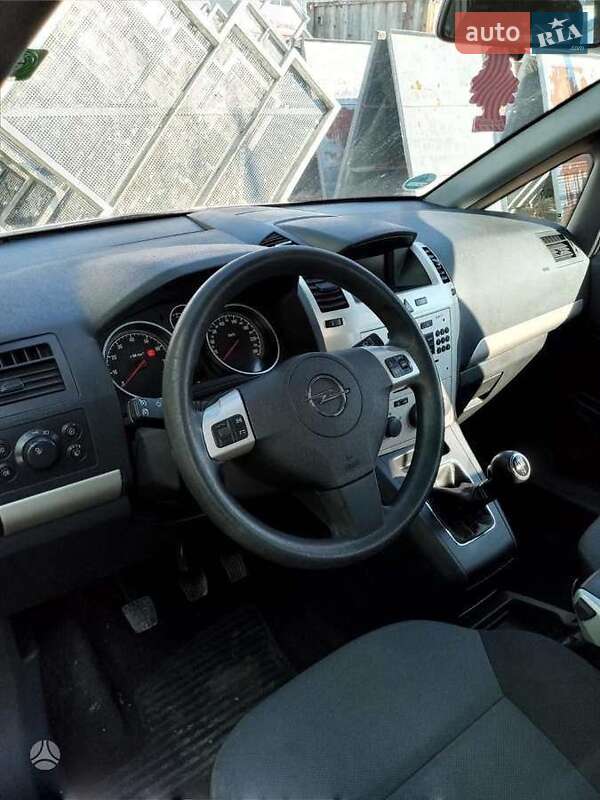 Мінівен Opel Zafira 2009 в Кельменцях