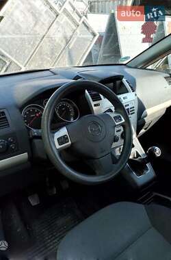 Минивэн Opel Zafira 2009 в Кельменцах