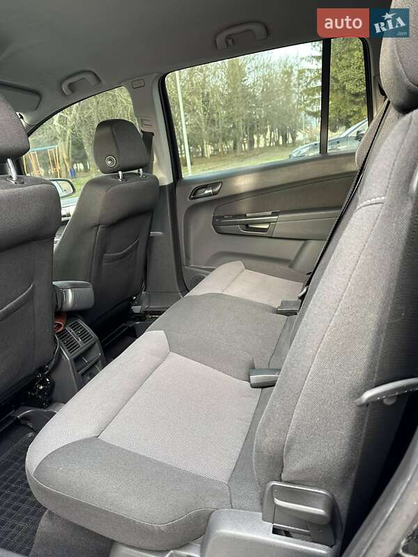 Минивэн Opel Zafira 2008 в Млинове