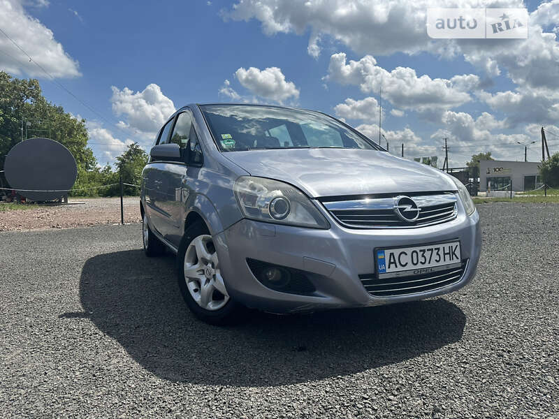 Минивэн Opel Zafira 2008 в Нововолынске