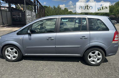 Минивэн Opel Zafira 2008 в Нововолынске