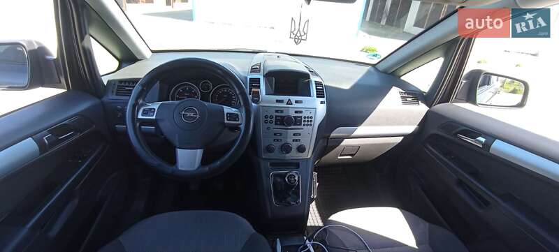 Минивэн Opel Zafira 2009 в Луцке