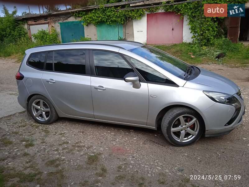 Мінівен Opel Zafira 2016 в Волочиську