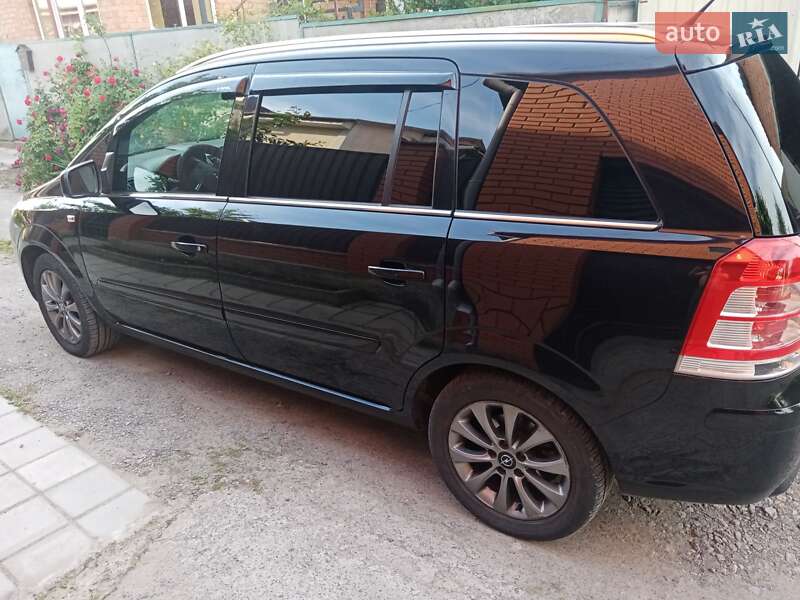 Минивэн Opel Zafira 2011 в Виннице
