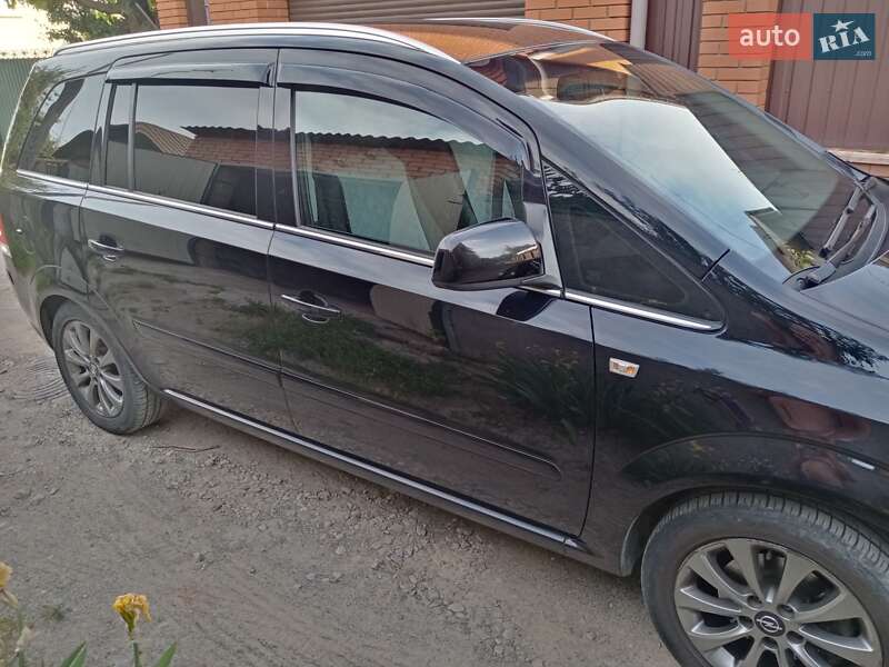 Минивэн Opel Zafira 2011 в Виннице