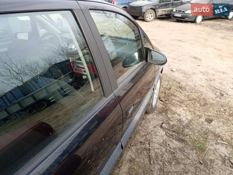 Минивэн Opel Zafira 2004 в Киеве