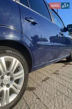 Мінівен Opel Zafira 2013 в Дрогобичі