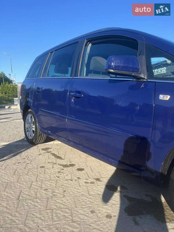 Мінівен Opel Zafira 2013 в Дрогобичі