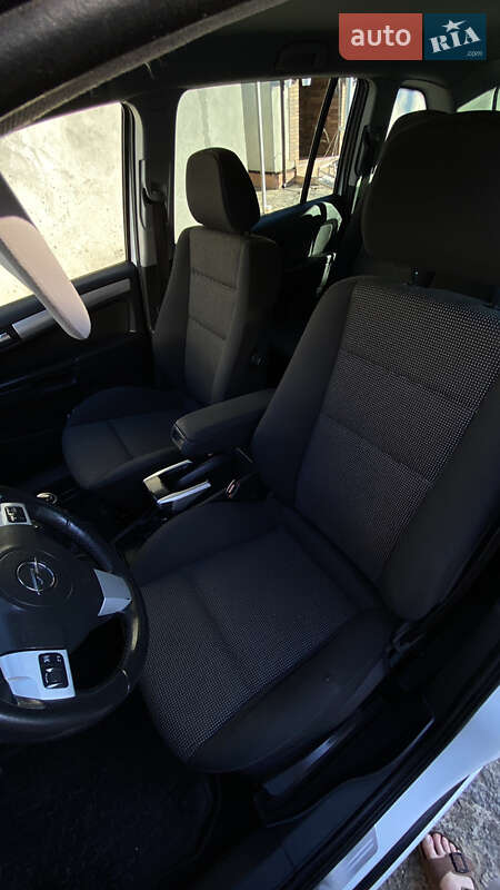 Минивэн Opel Zafira 2011 в Борщеве