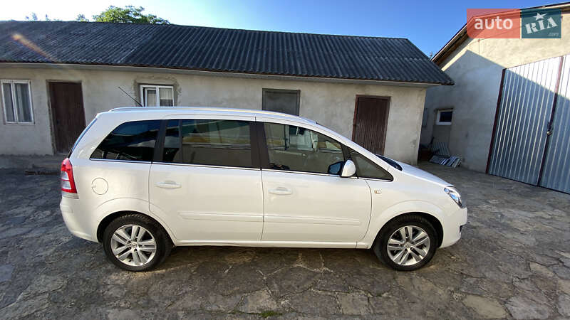 Минивэн Opel Zafira 2011 в Борщеве
