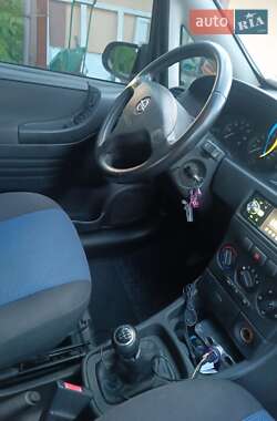 Минивэн Opel Zafira 2004 в Белой Церкви