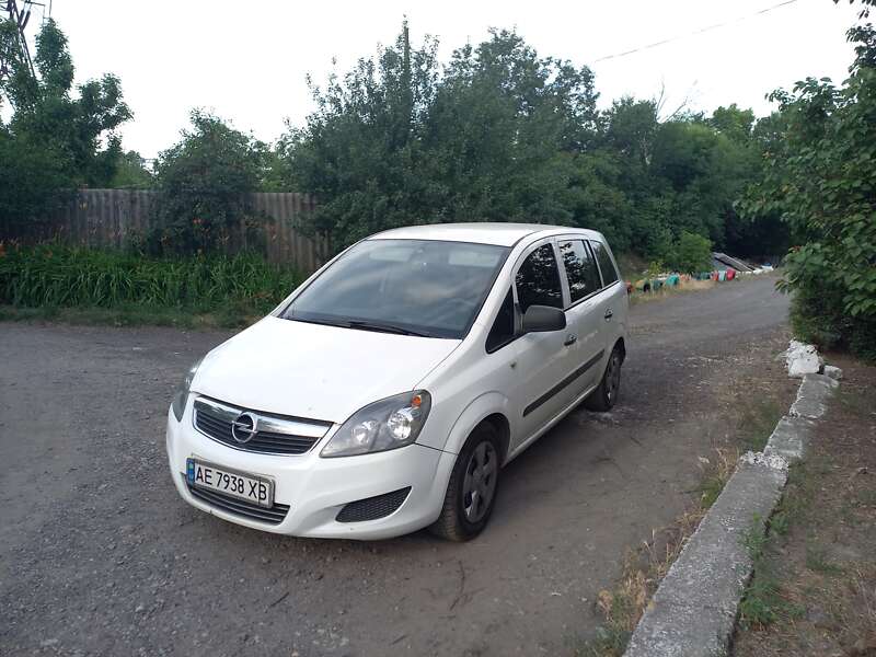 Минивэн Opel Zafira 2010 в Днепре