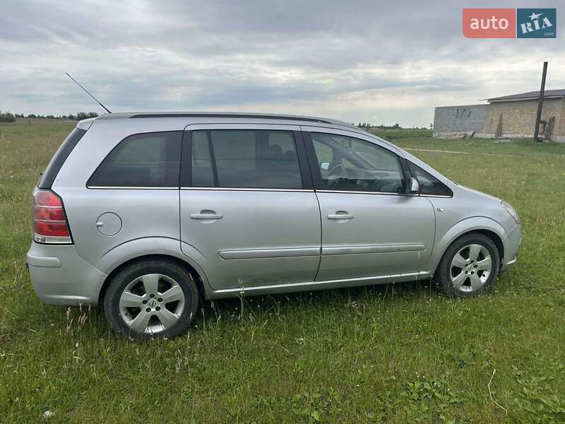 Минивэн Opel Zafira 2006 в Березному