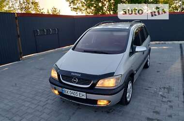 Минивэн Opel Zafira 2001 в Романове