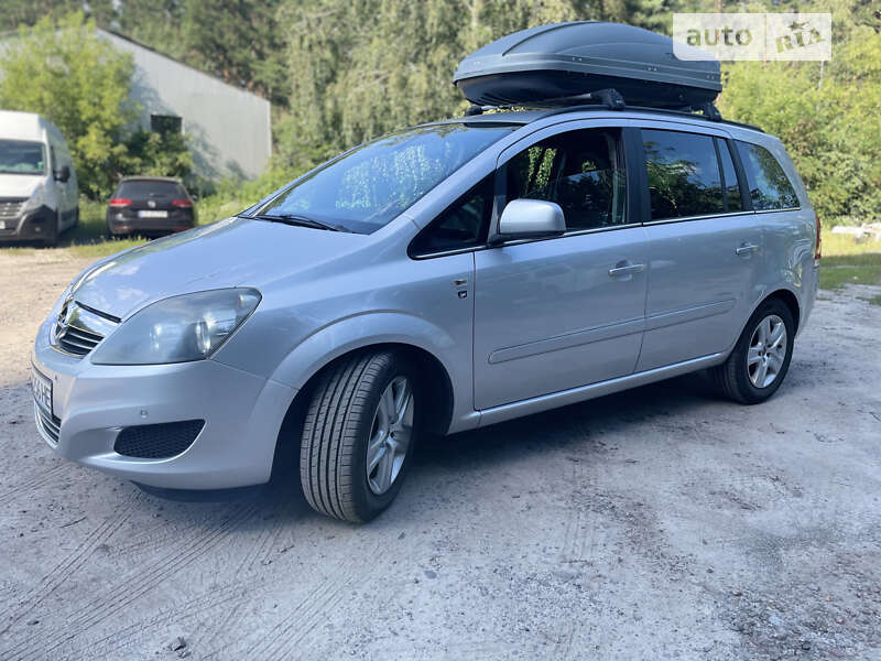 Мінівен Opel Zafira 2010 в Києві