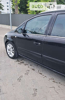 Минивэн Opel Zafira 2009 в 