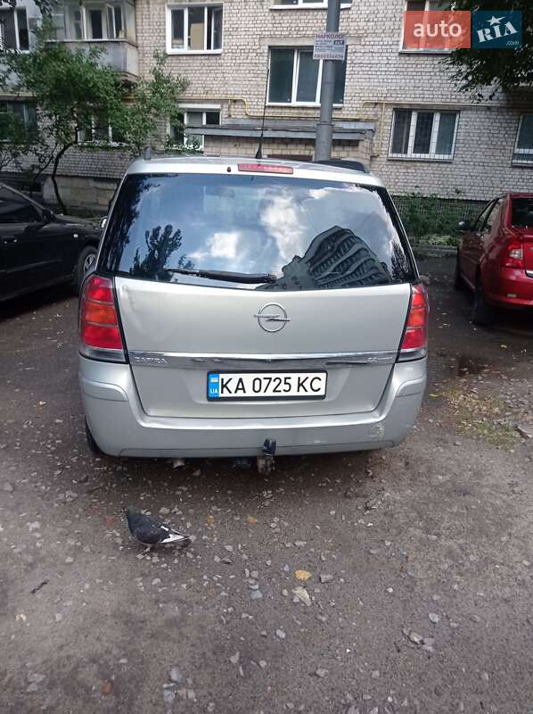 Минивэн Opel Zafira 2005 в Киеве