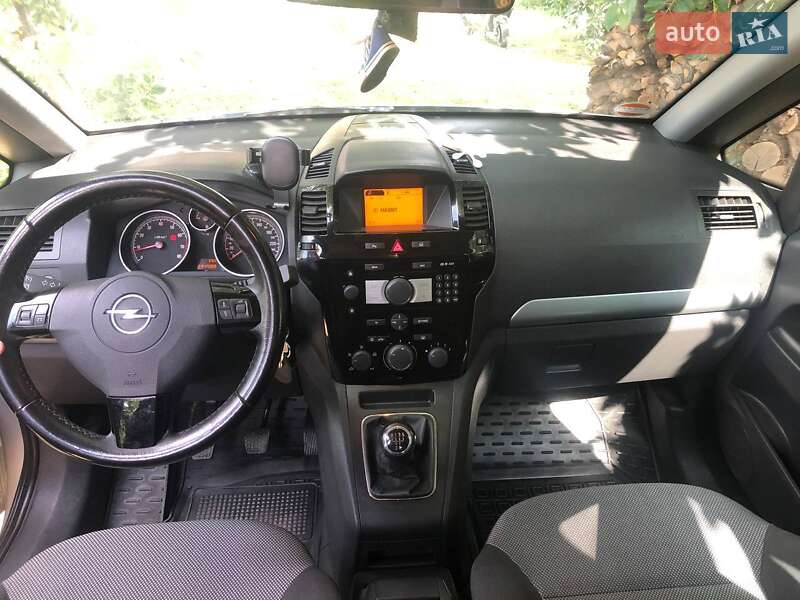 Мінівен Opel Zafira 2010 в Каневі