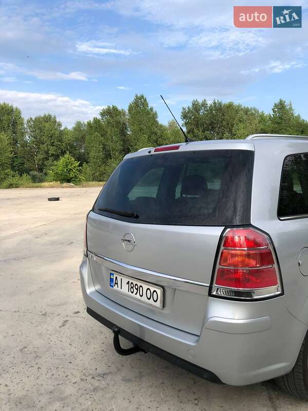 Мінівен Opel Zafira 2010 в Каневі
