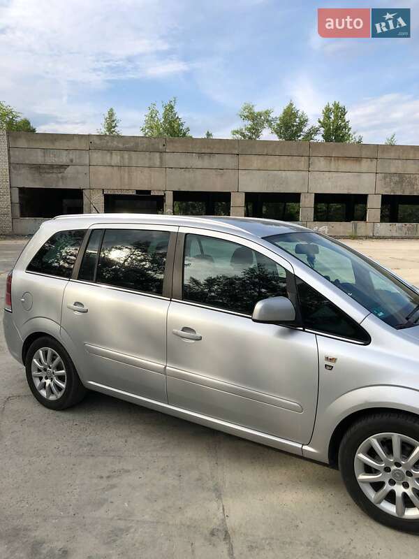 Мінівен Opel Zafira 2010 в Каневі