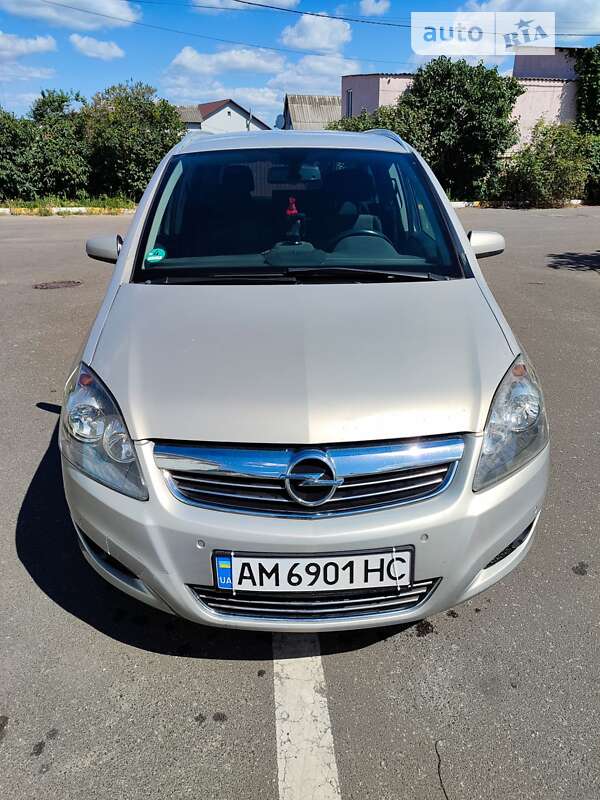 Мінівен Opel Zafira 2008 в Ірпені