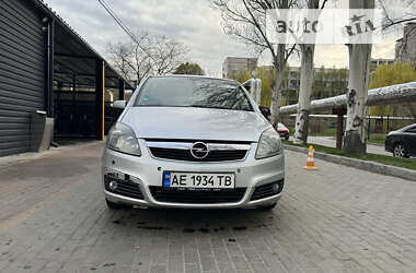 Минивэн Opel Zafira 2006 в Синельниково