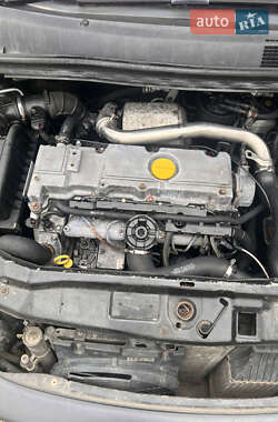 Минивэн Opel Zafira 2001 в 