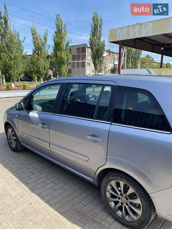 Мінівен Opel Zafira 2011 в Кременчуці