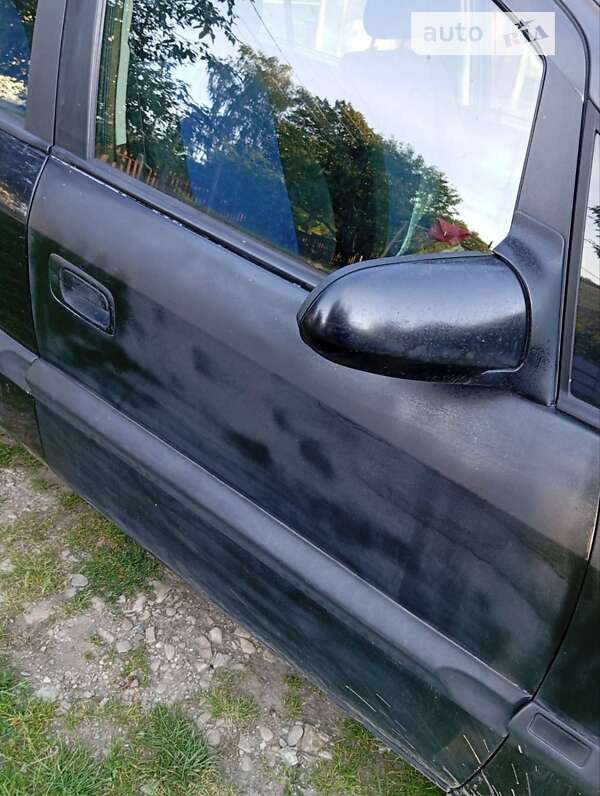 Минивэн Opel Zafira 2000 в Старом Самборе