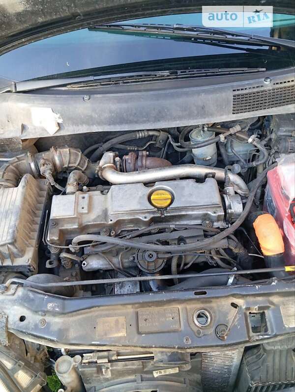 Минивэн Opel Zafira 2000 в Старом Самборе