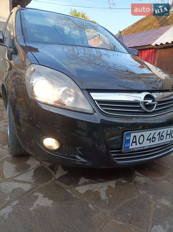 Минивэн Opel Zafira 2010 в Мукачево