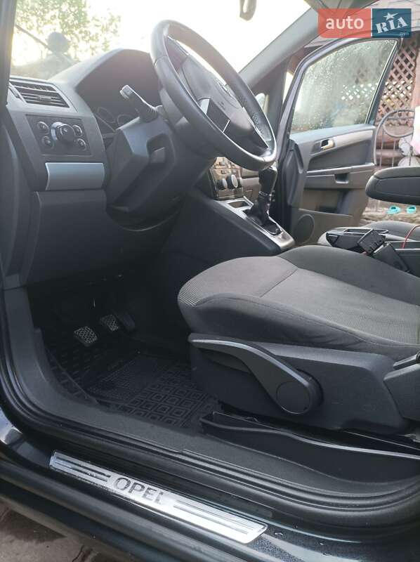 Минивэн Opel Zafira 2010 в Мукачево