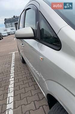 Минивэн Opel Zafira 2007 в 