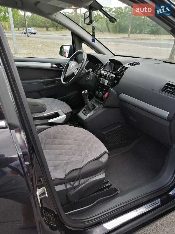 Минивэн Opel Zafira 2010 в Запорожье