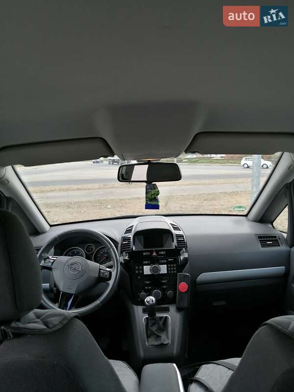 Минивэн Opel Zafira 2010 в Запорожье