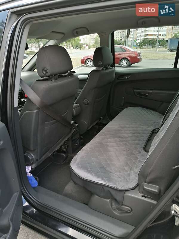 Минивэн Opel Zafira 2010 в Запорожье