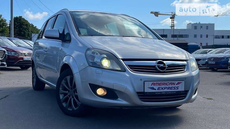 Мінівен Opel Zafira 2010 в Києві