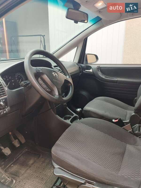 Минивэн Opel Zafira 2005 в Березному