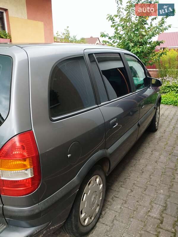 Минивэн Opel Zafira 2005 в Березному