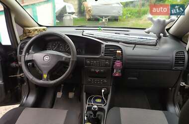 Минивэн Opel Zafira 2004 в 