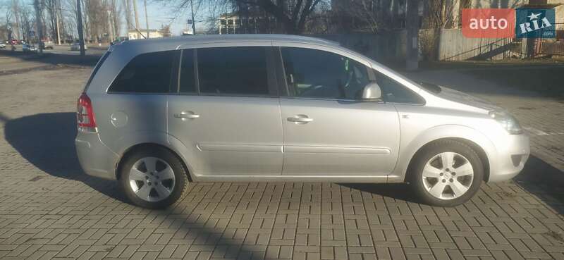 Мінівен Opel Zafira 2011 в Черкасах