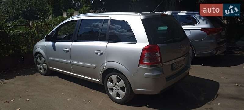Мінівен Opel Zafira 2011 в Черкасах