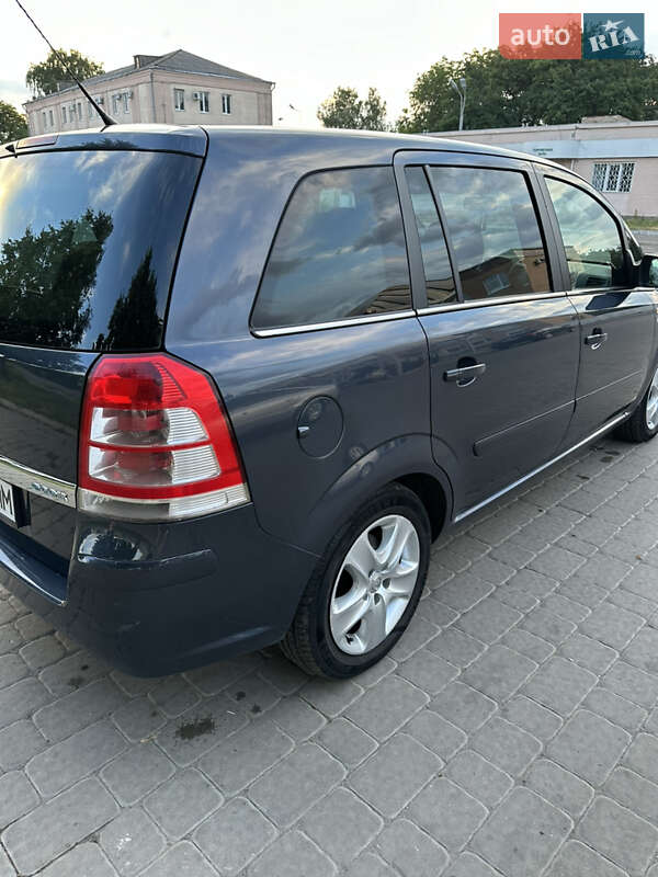 Минивэн Opel Zafira 2010 в Миргороде